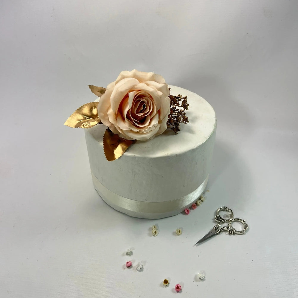 Champagne And Gold Rose Cake Flowers Claire De Fleurs